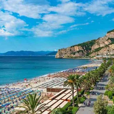 Appartamento In Centro Storico Finale Ligure Esterno foto