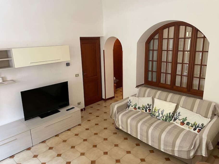 Appartamento In Centro Storico Finale Ligure Esterno foto