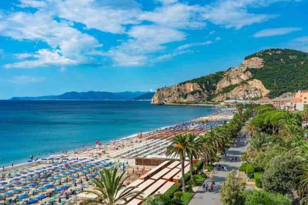 Appartamento In Centro Storico Finale Ligure Esterno foto
